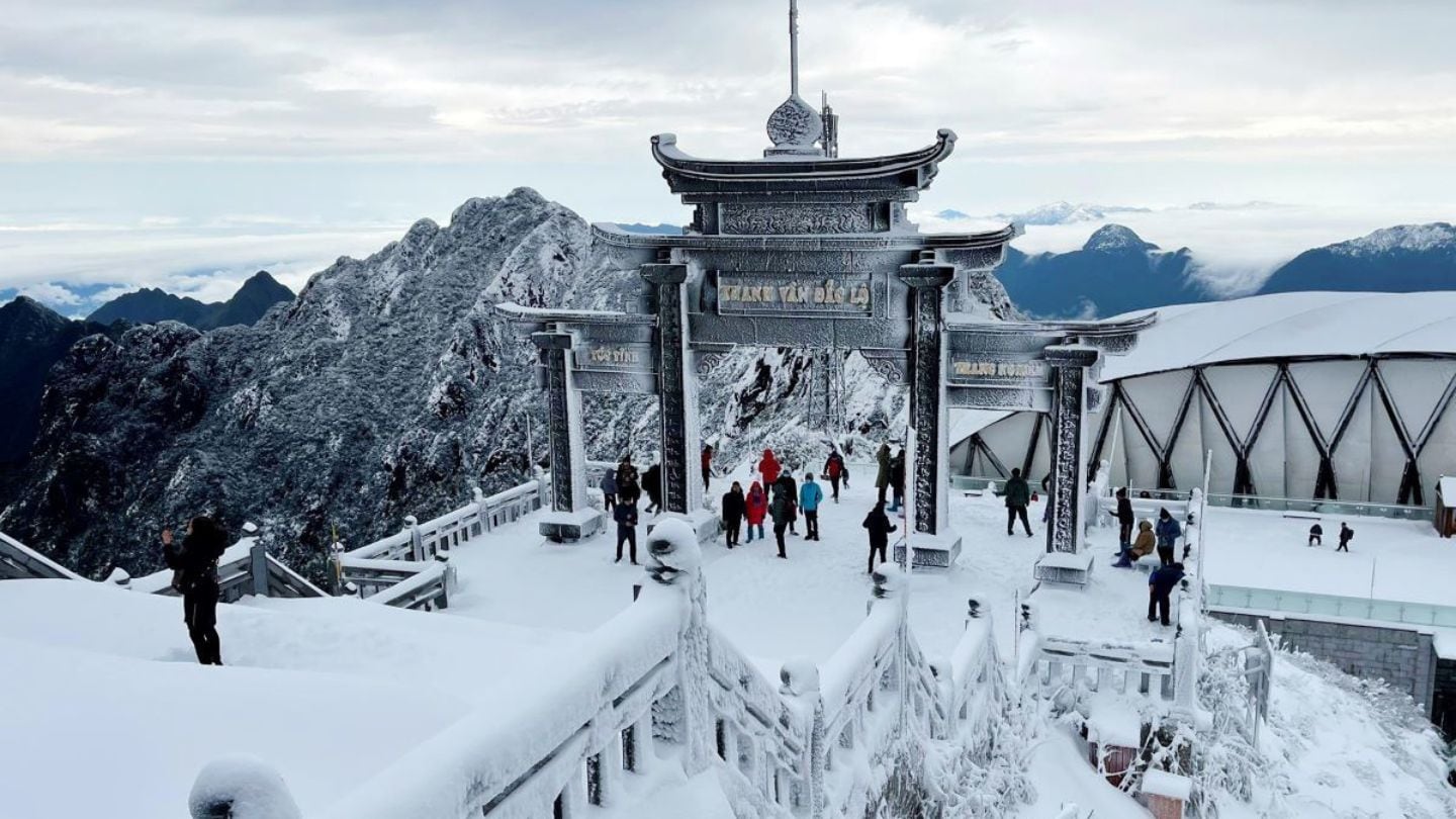 Before planning a snow-chasing trip, always check long-range forecasts and local weather updates to increase your chances of catching the snowfall